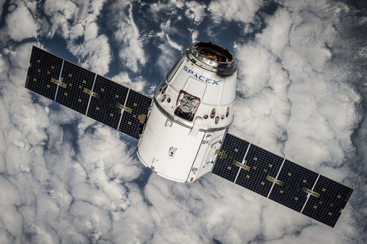 satellite-693216_1280